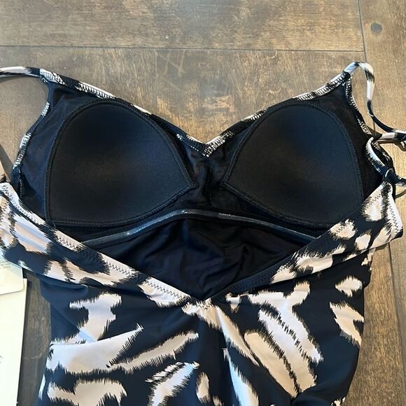 NWT GOTTEX MISS BUTTERFLY SURPLICE ONE PIECE SWIMSUIT - Picture 11 of 15